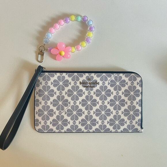 KATE SPADE NWOT Leather Lucy Spade Flower Wristlet, Beaded Bag Charm INCLUDED! - Picture 2 of 8